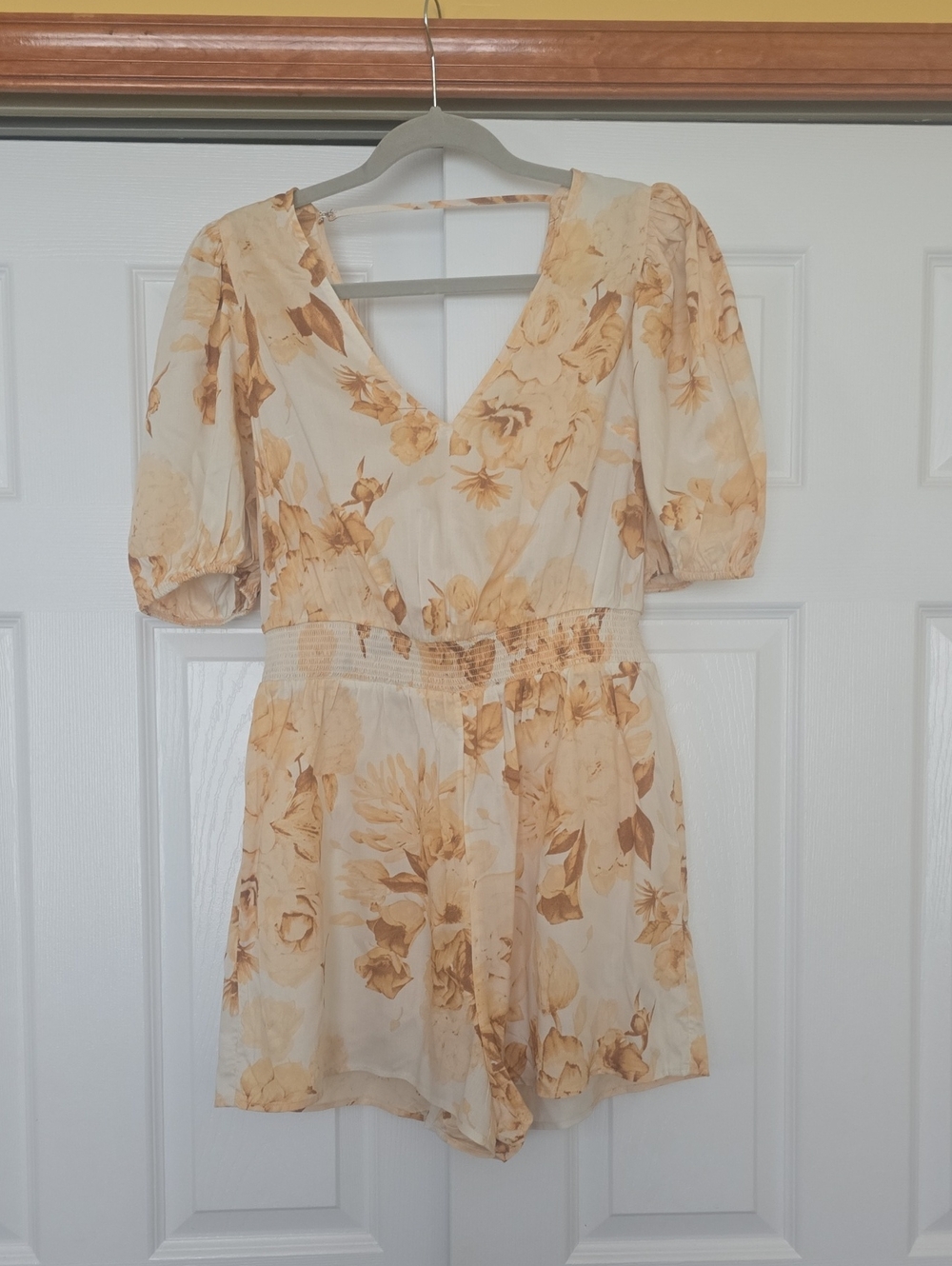 ☀️💛🤎EXPRESS ROMPER with Cute Yellow Floral Pattern. Great Condition-Like New